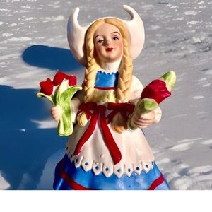 Vintage Dutch girl, rotates, music box, tiptoe through the tulips. MANN. Beauty